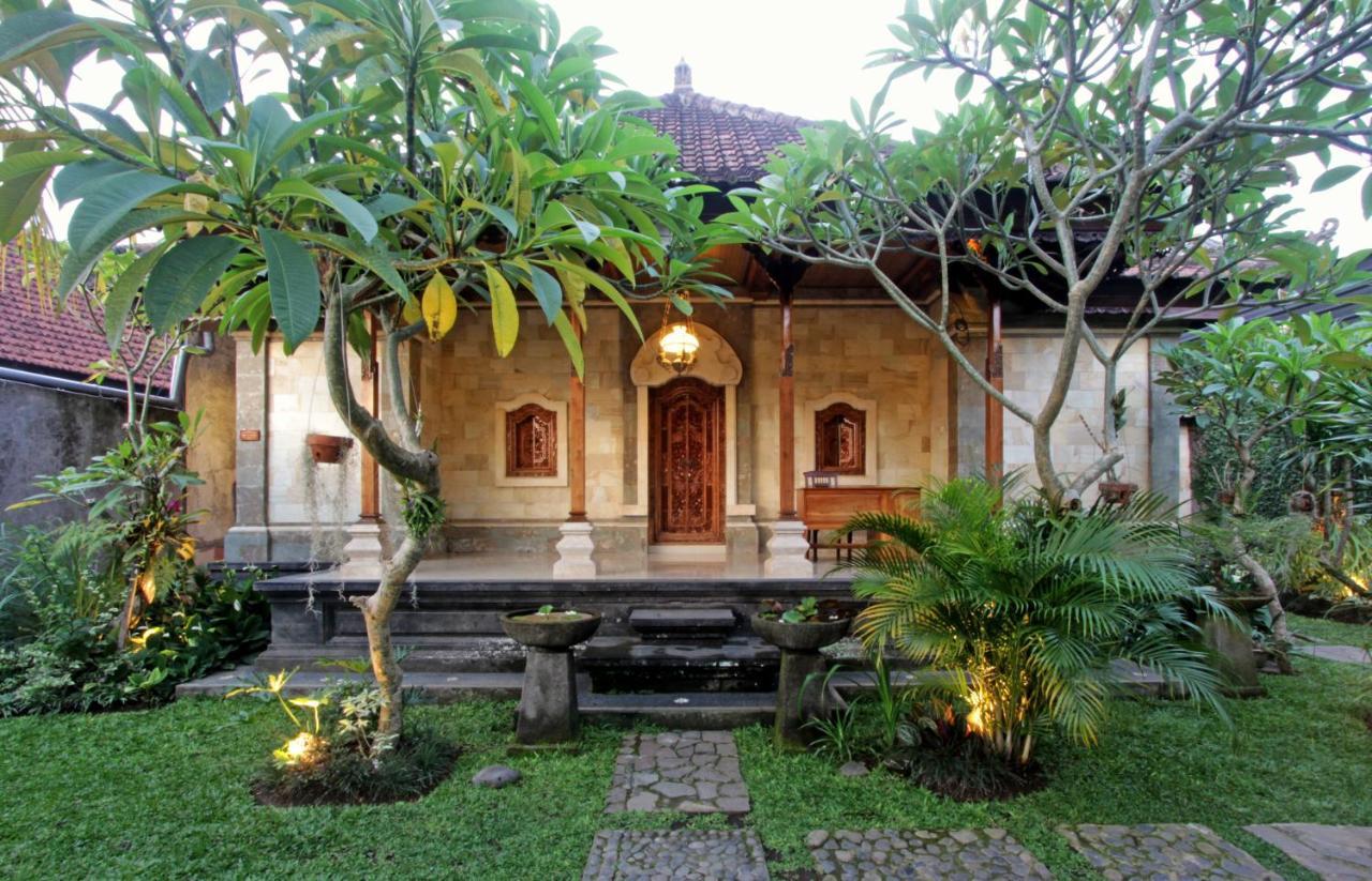 Sari House Ubud - Balinese Style Homestay エクステリア 写真