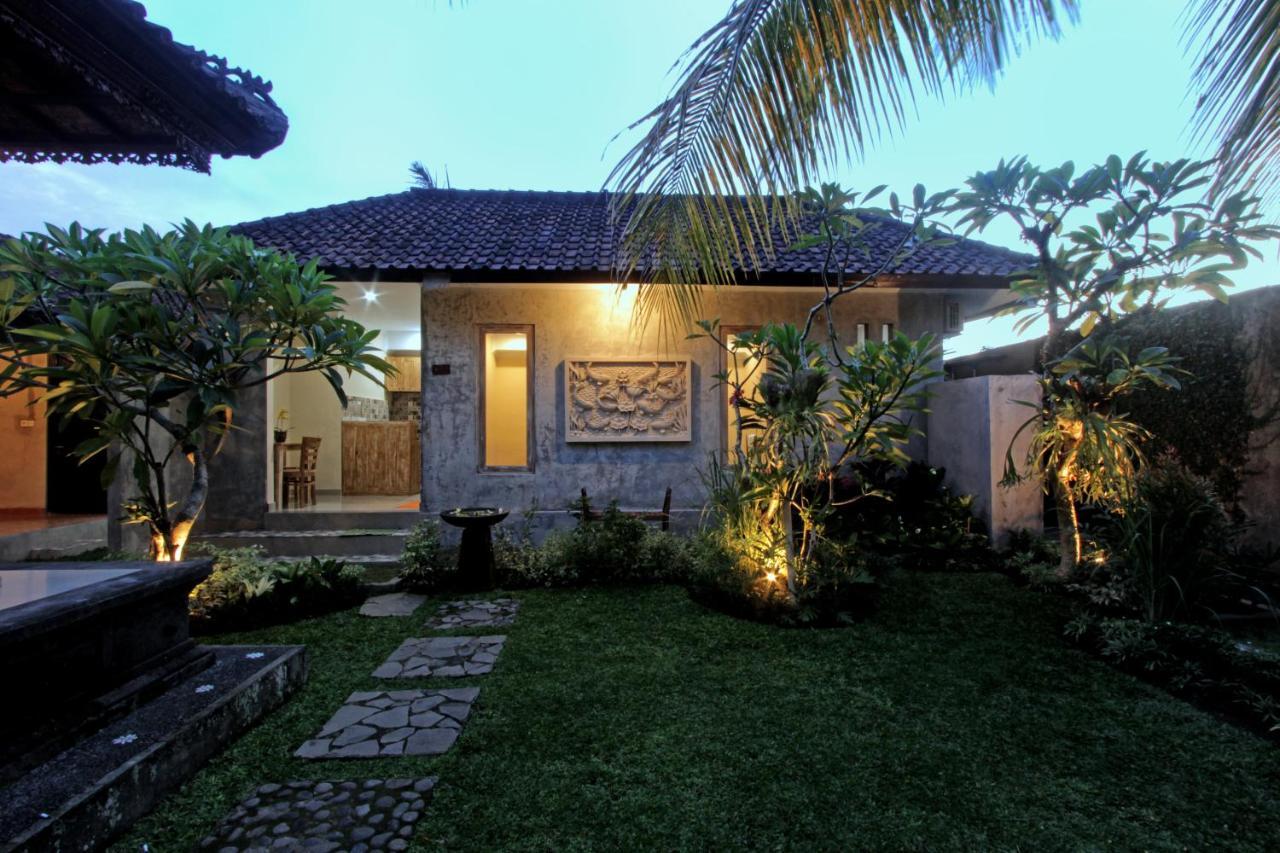 Sari House Ubud - Balinese Style Homestay エクステリア 写真